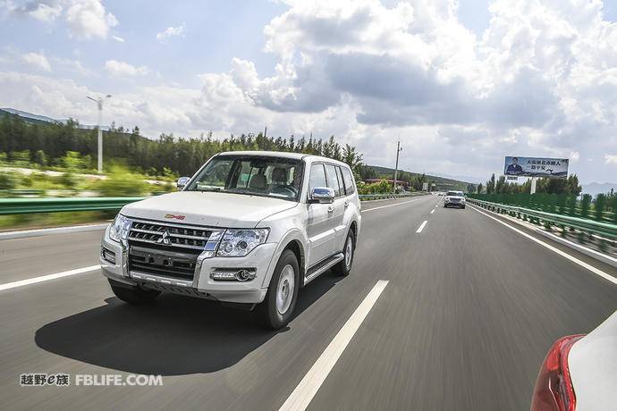 2018款三菱帕杰罗v97试驾,帕杰罗v93v95v97的区别