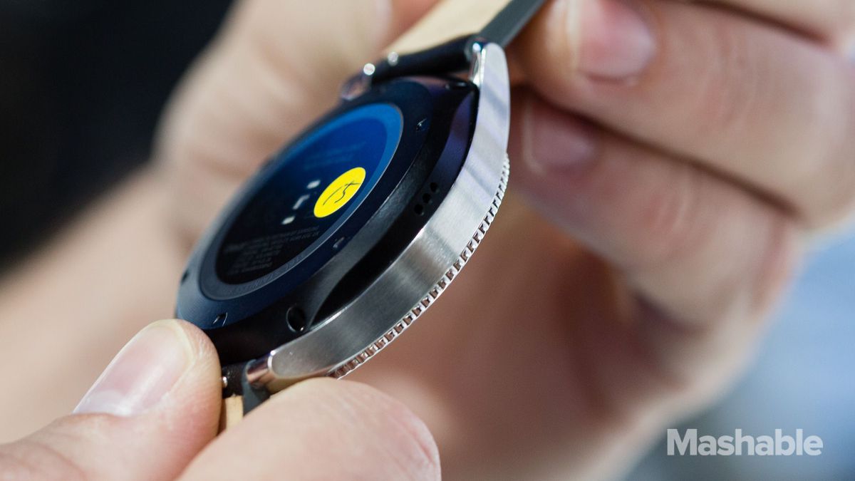 三星gears3手表功能运动版,三星gears3智能手表运动