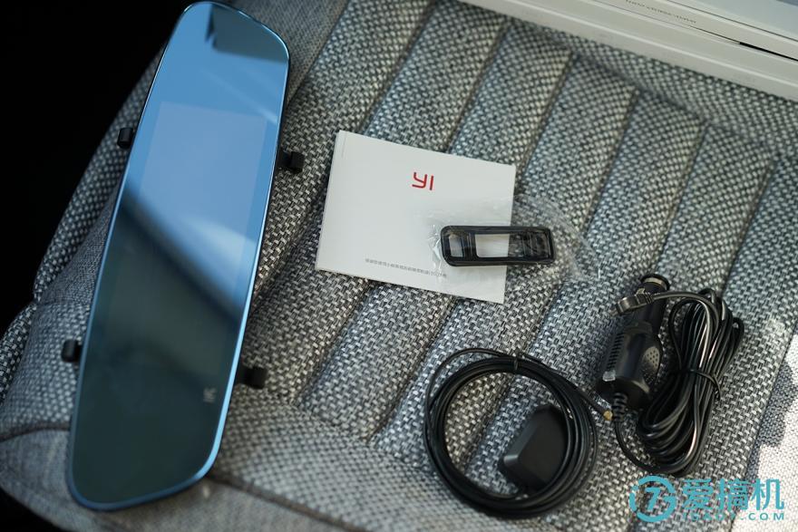 小蚁行车记录仪后视镜版开机,小蚁行车记录仪带循环录像功能