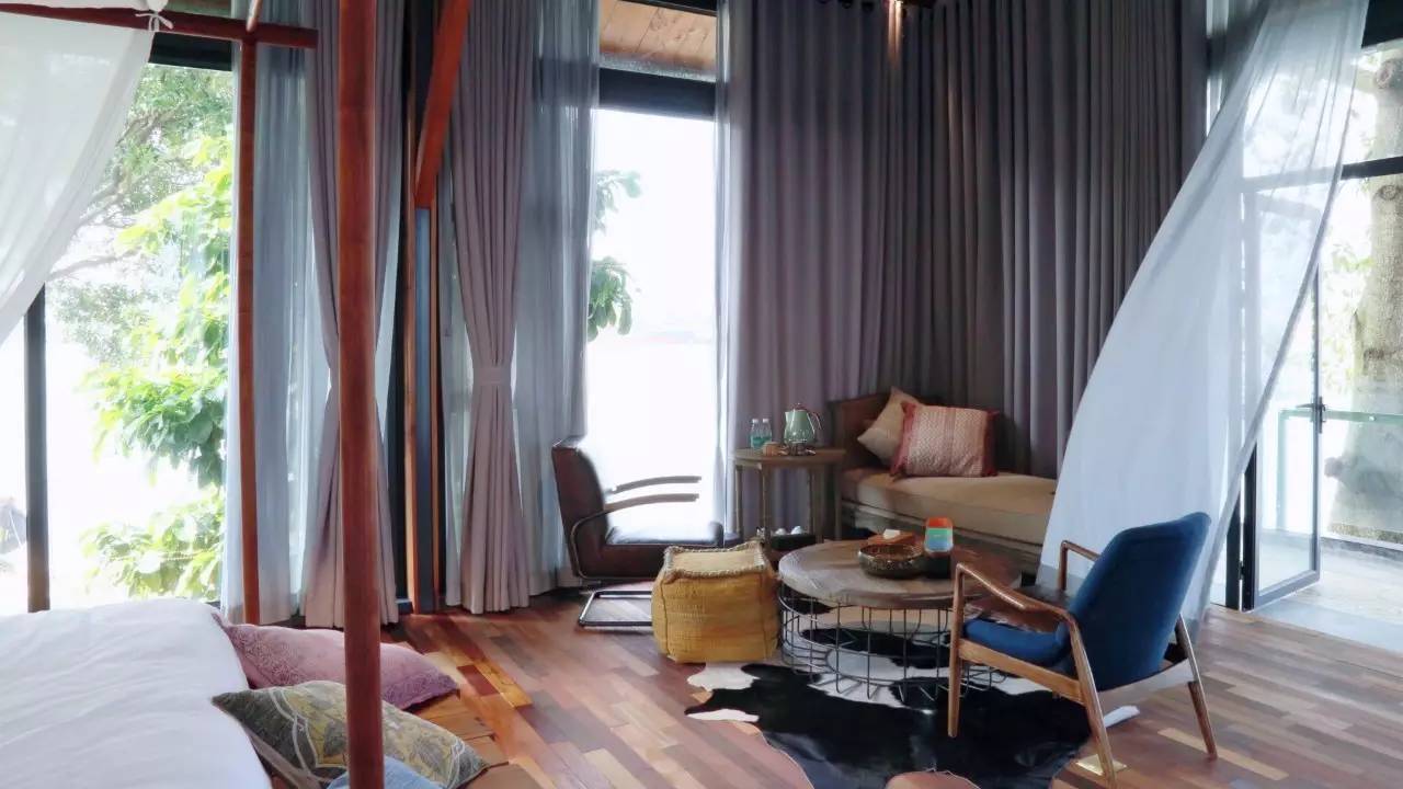 70后文艺大叔跑到这个“会吃福建人”的城市,用花砖、雪茄和伏特加,把废弃的修船厂变成最会撩妹的床