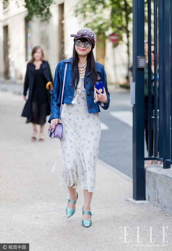 牛仔外套里穿什么,牛仔外套里穿什么比较好