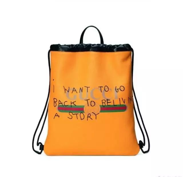 迪丽热巴包包里的东西,迪丽热巴甲壳虫包包