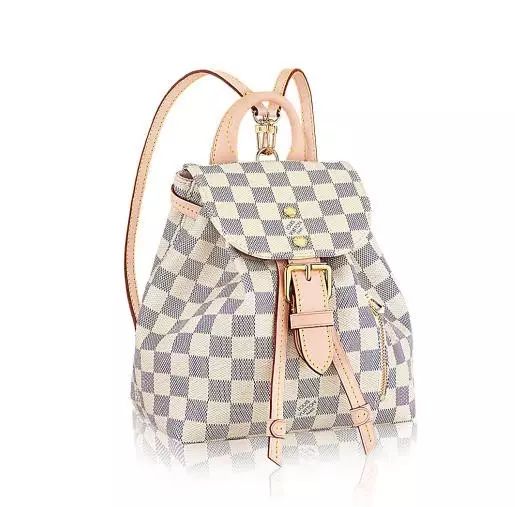 迪丽热巴包包里的东西,迪丽热巴甲壳虫包包