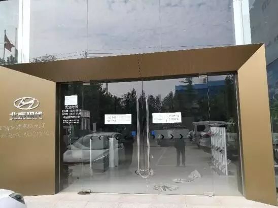 一男子怀疑老婆与人有染,男子疑妻与人有染杀8人