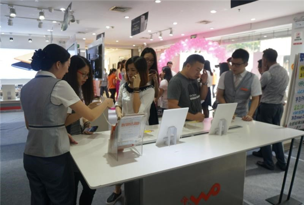 iPhone8首发成新宠！起价¥5899，你还记得那些年啃过的“苹果”吗？