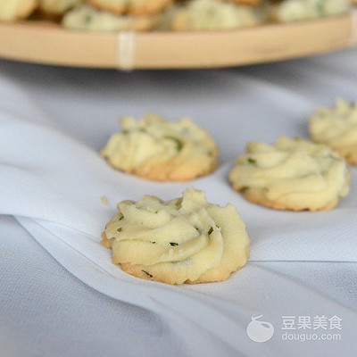 葱香曲奇饼干的做法,葱香曲奇饼干的烤箱做法