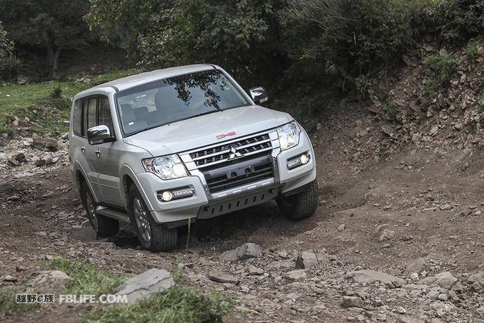 2018款三菱帕杰罗v97试驾,帕杰罗v93v95v97的区别