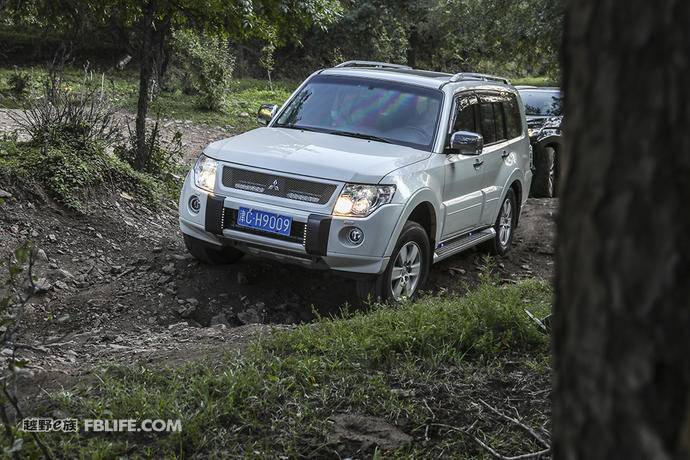 2018款三菱帕杰罗v97试驾,帕杰罗v93v95v97的区别