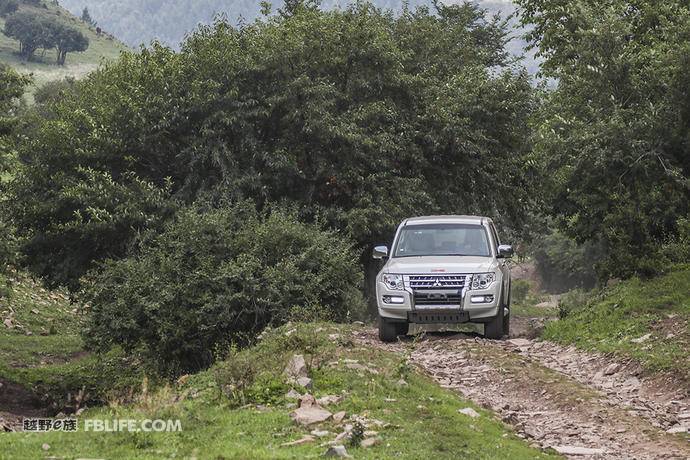 2018款三菱帕杰罗v97试驾,帕杰罗v93v95v97的区别