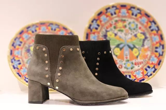 花一件钱买三件衣服,花一件的钱拿两件