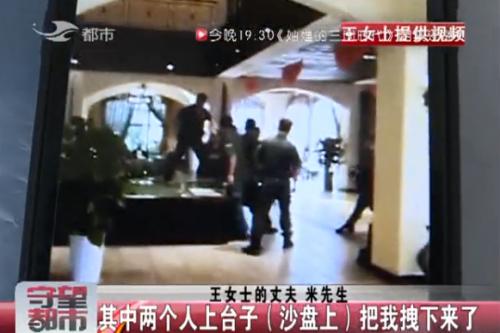 长春市民在大禹华邦小区买新房没入住就漏水与地产协商维修起纠纷业主受伤入院治疗