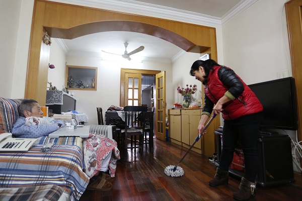 家政服务员持证,家政从业人员现有3000万左右