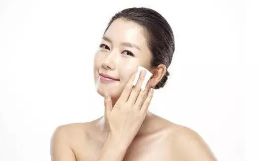 收敛毛孔的化妆水,混油皮闭口适合的化妆水