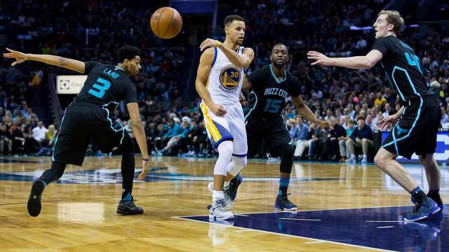 怎样练习正确传球,如何传球教学视频