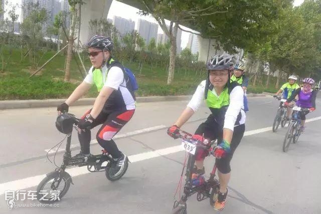粉丝齐聚，欢畅骑行
