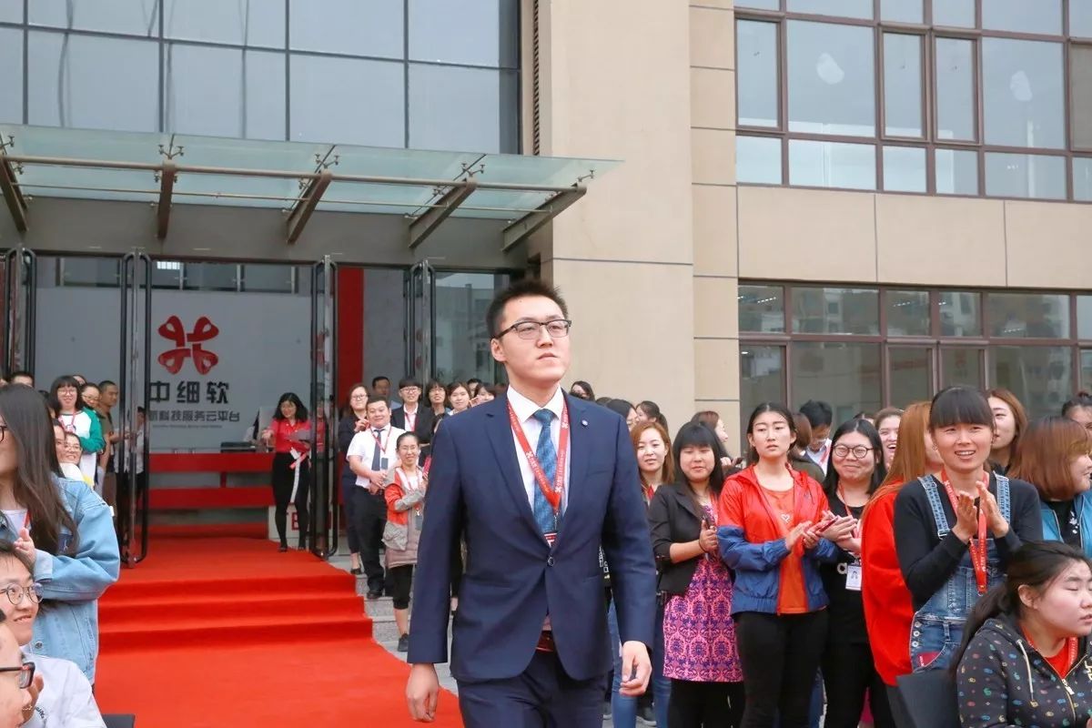 万众瞩目的中细软“男神女神”到底长啥样？！