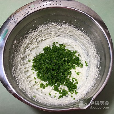 葱香曲奇饼干的做法,葱香曲奇饼干的烤箱做法