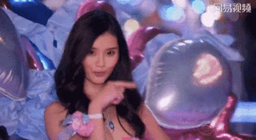 再穷不能穷*裤内**!老外对*裤内**的迷恋简直丧病,每年为此花上万元