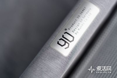 我拖着小米90分旅行箱上街的时候有人问我：这个是薛之谦同款吗？