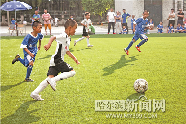 河松小学与他们借来的足球梦