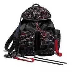 迪丽热巴包包里的东西,迪丽热巴甲壳虫包包