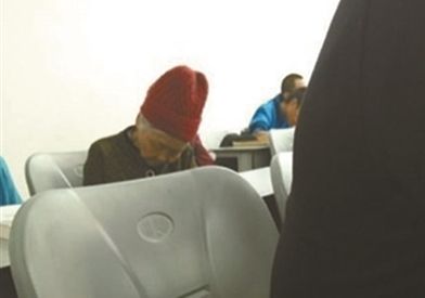 大学生幽默有趣的请假条,简单的请假条手绘