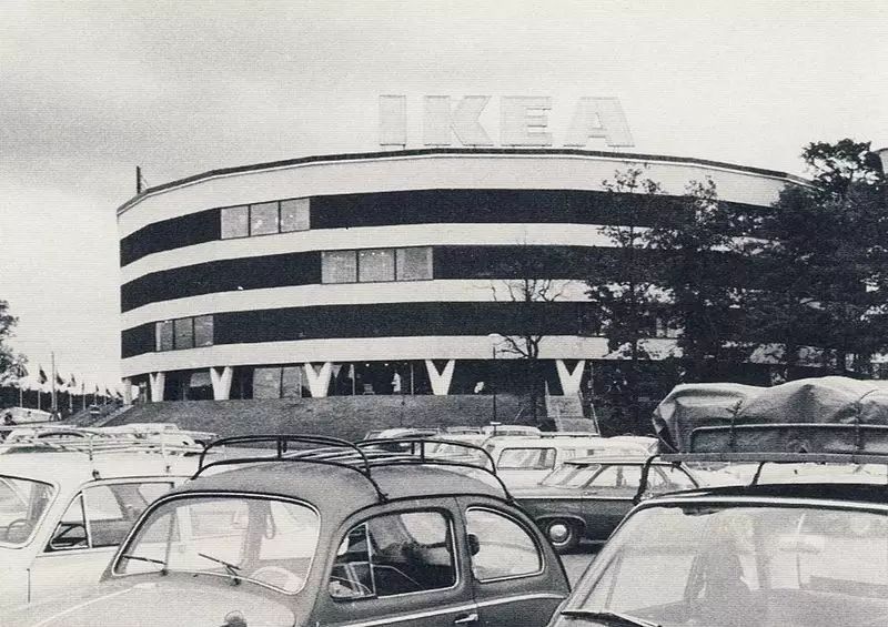 一本“*皮书黑**”带我们领略当代艺术的59副面孔丨读书者说