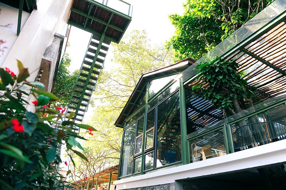 70后文艺大叔跑到这个“会吃福建人”的城市,用花砖、雪茄和伏特加,把废弃的修船厂变成最会撩妹的床