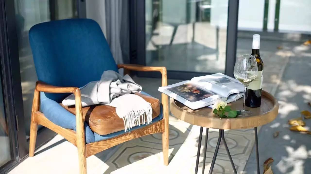 70后文艺大叔跑到这个“会吃福建人”的城市,用花砖、雪茄和伏特加,把废弃的修船厂变成最会撩妹的床