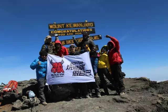 BLACKYAK牛人牛队|登顶“非洲之巅”