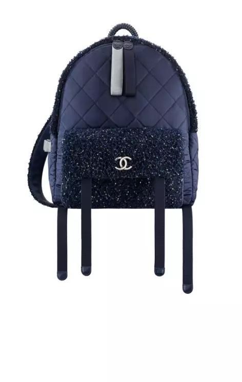 迪丽热巴包包里的东西,迪丽热巴甲壳虫包包