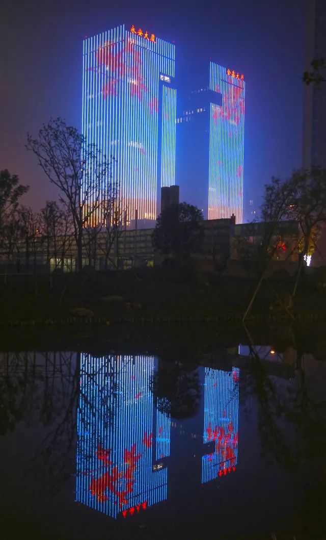 好闪耀！余杭“挂起”一面100米高的大*旗国**丨来这里，“玉”见良渚~