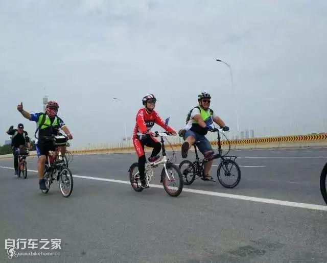 粉丝齐聚，欢畅骑行