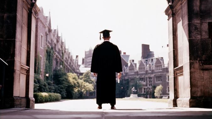 章莹颖案嫌疑人或被判死刑；华人代购假UGG或被罚200万；谷歌发布实时翻译耳机；新西兰华人画家性侵多名儿童