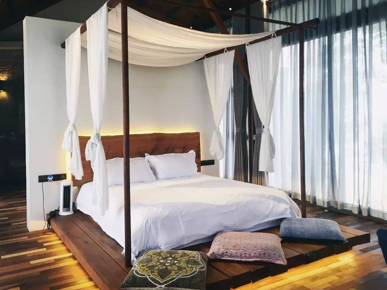 70后文艺大叔跑到这个“会吃福建人”的城市,用花砖、雪茄和伏特加,把废弃的修船厂变成最会撩妹的床