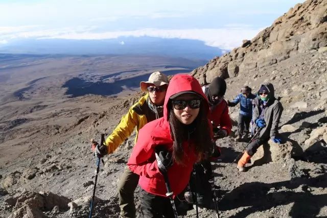 BLACKYAK牛人牛队|登顶“非洲之巅”