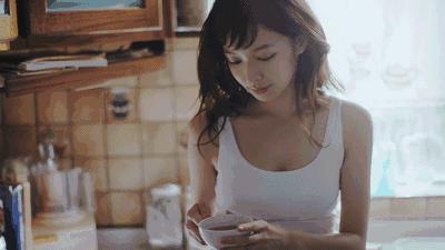 头发怎么弄卷发会持久,适合头发少且减龄的卷发