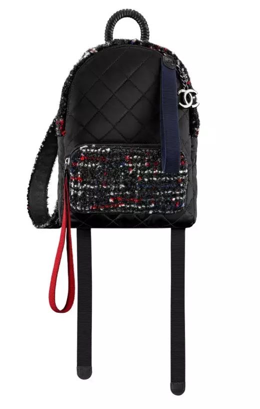 迪丽热巴包包里的东西,迪丽热巴甲壳虫包包