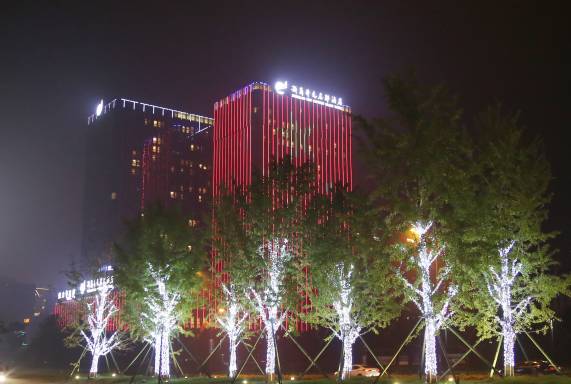 好闪耀！余杭“挂起”一面100米高的大*旗国**丨来这里，“玉”见良渚~