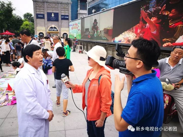 新乡跳蚤市场,新乡广播电视台小记者团收看