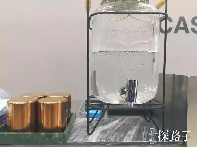 探路子丨价格堪比免税店!在这间「仓库」里居然还能买到断货口红!