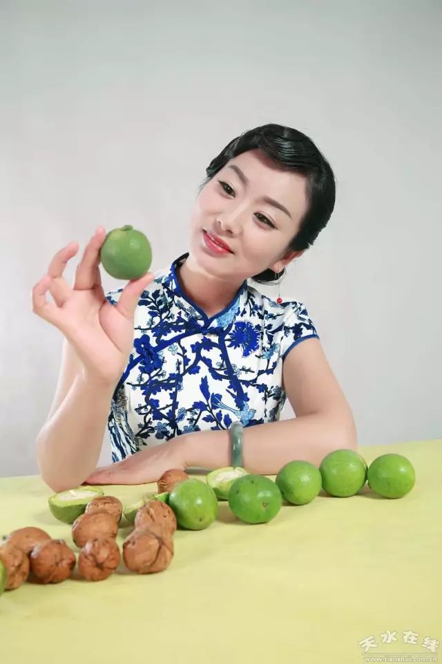 天水市委常委、副市长李晓东：我家门前清水流，漫山遍野鲜核桃！