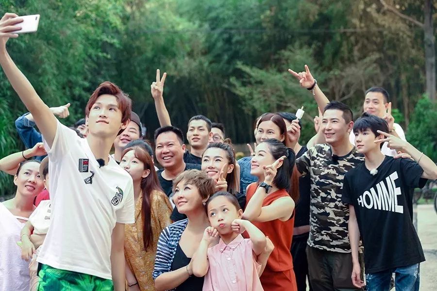 让社交障碍者的尴尬症都犯了,为什么说这档节目正在进行一场社会实验?