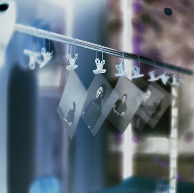 没有数码、不用PS,这间照相馆里的每一记快门,都是凝固的时光