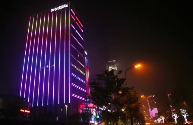 好闪耀！余杭“挂起”一面100米高的大*旗国**丨来这里，“玉”见良渚~