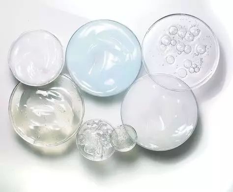 皮肤干燥长斑长痘用什么做面膜好,脸色暗沉有痘印如何护肤效果好