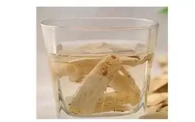 皮肤干燥长斑长痘用什么做面膜好,脸色暗沉有痘印如何护肤效果好