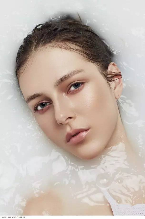 皮肤干燥长斑长痘用什么做面膜好,脸色暗沉有痘印如何护肤效果好