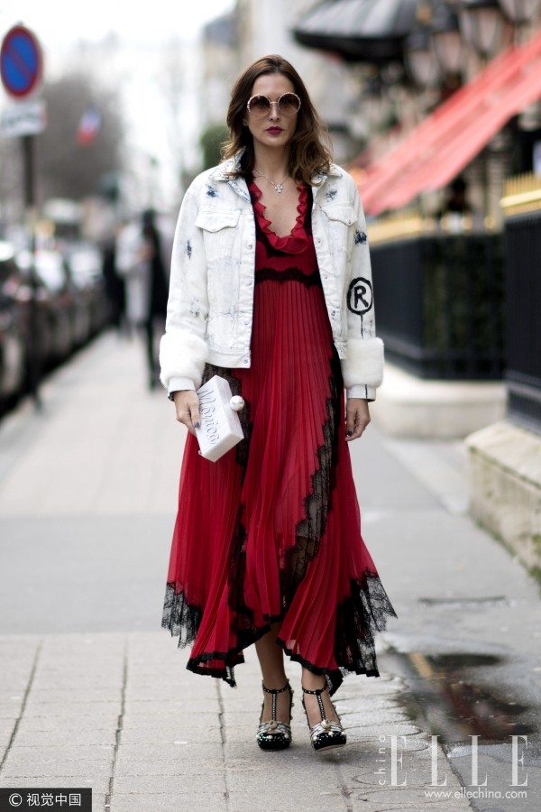 牛仔外套里穿什么,牛仔外套里穿什么比较好