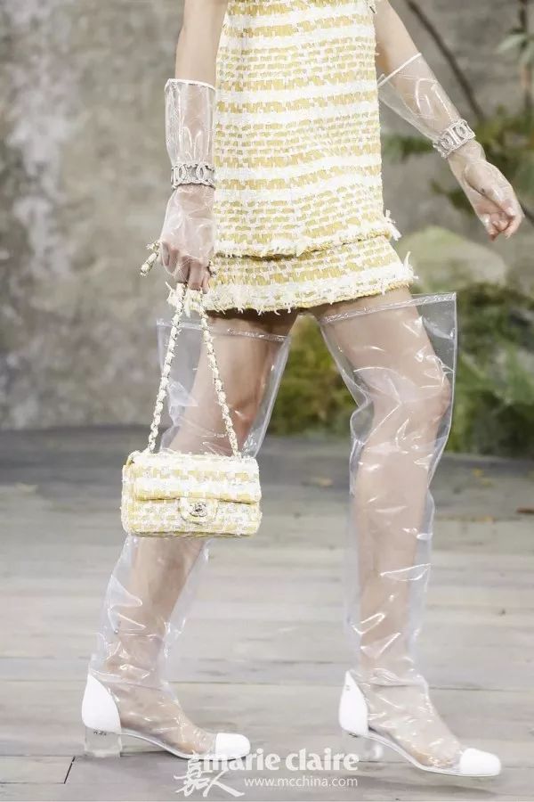 跟GD和表姐来到香奈儿“水帘洞”,看完我开始期待下雨天!